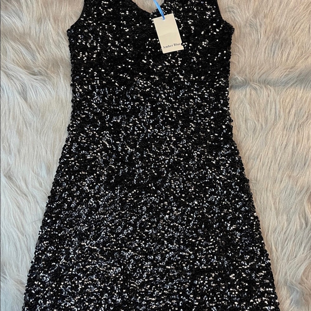 Amber Blue Sequins black dress above the knees.